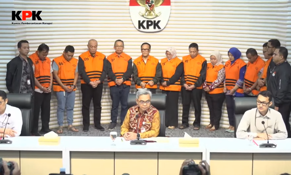 11 Tersangka KPK