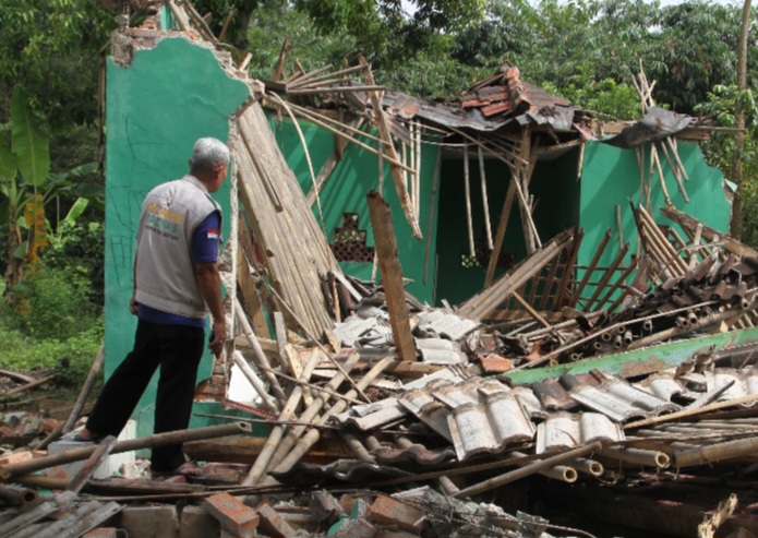 Dampak Gempa Bekasi: Bangunan Rusak, KRL dan Whoosh Terganggu