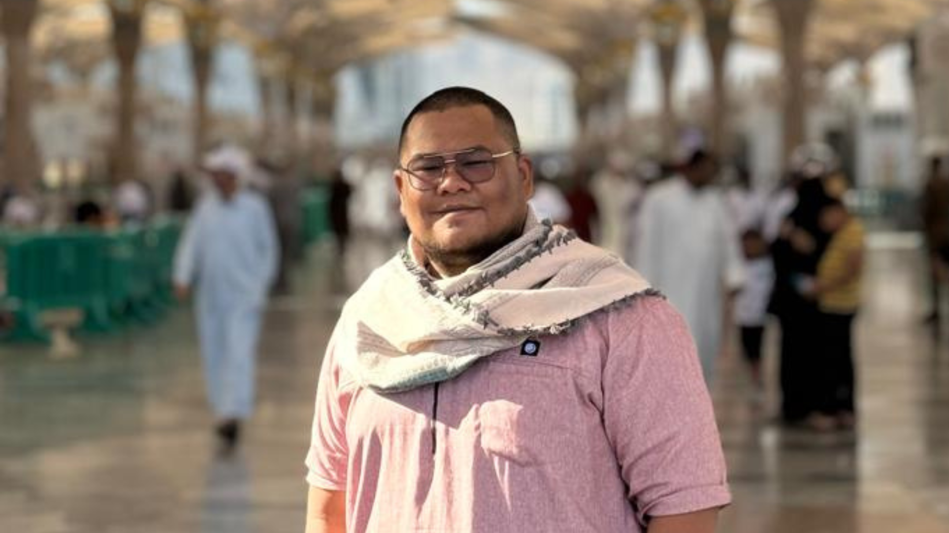 Mengurai Tantangan Umroh, Meniti Harapan di Raudhah