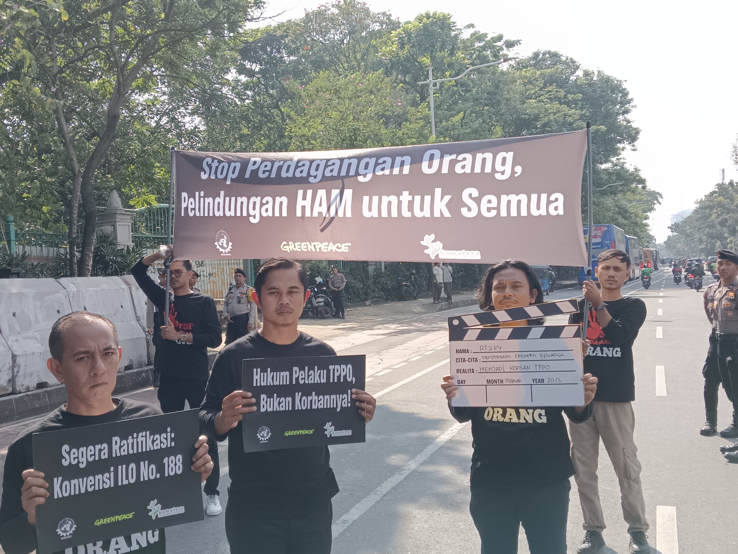 Peringati Hari Anti Perdagangan Orang, SBMI Gelar Aksi Damai di Silang Monas