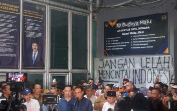 Tom Lembong Bebas Lewat Abolisi Pemerintah, Anies Baswedan Dampingi, Pendukung Padati Rutan Cipinang