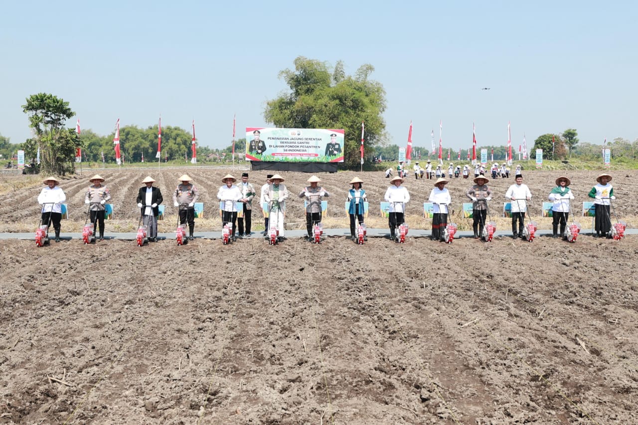 Sinergi Polri dan Pesantren, Kawal 1 Juta Hektar Jagung Nasional