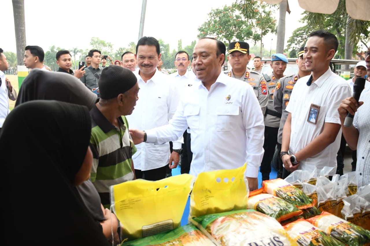 Polri Distribusikan 6 Ton Beras Lewat Gerakan Pasar Murah di Madiun, Sinergi bersama Bulog Tekan Inflasi