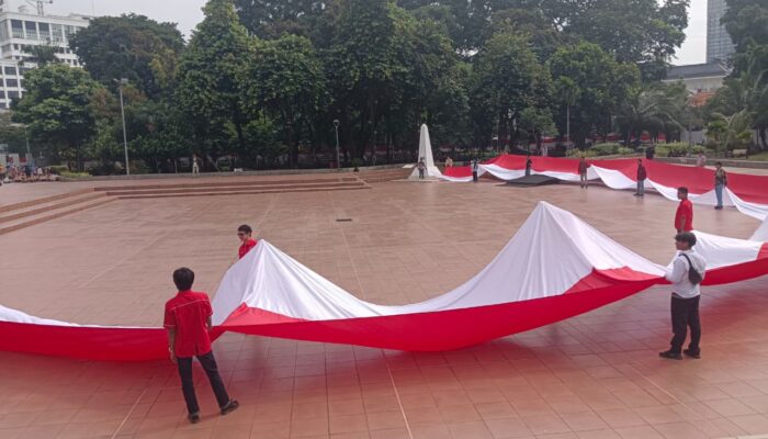 Cipayung Plus Gelar Refleksi Kemerdekaan RI ke-80 dengan Pembentangan Bendera 80 Meter di Tugu Proklamasi