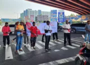 Semangat Kemerdekaan RI Mahasiswa dan Pemuda Papua, Warnai Lewat Aksi Bagi-Bagi Bendera