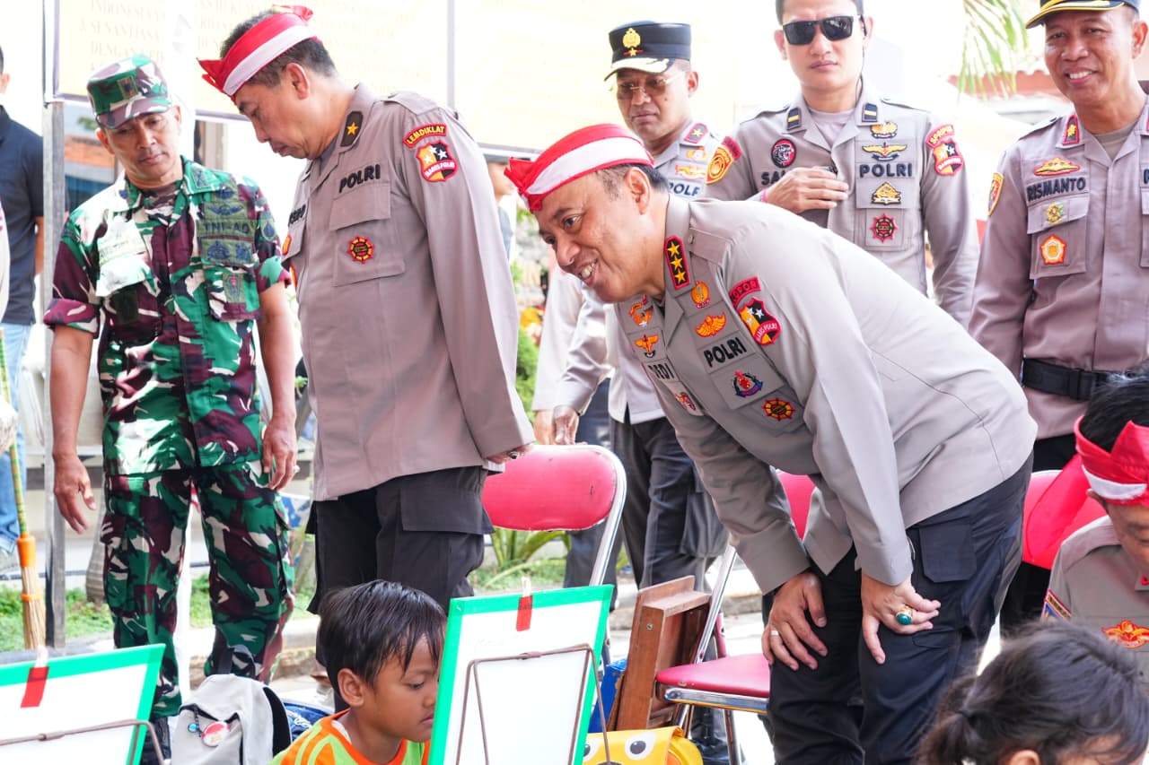Bakti Sosial 35 Tahun, Wakapolri Jadi Panutan Anak-anak Semarang