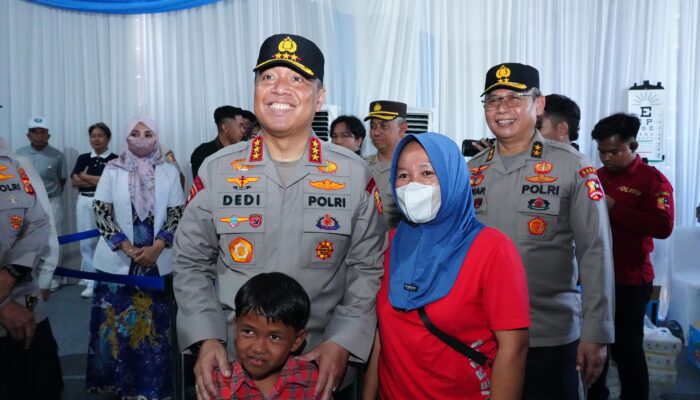 Wakapolri Sapa Warga Gunung Sindur dalam Bakti Sosial Sekolah Kemala Taruna Bhayangkara