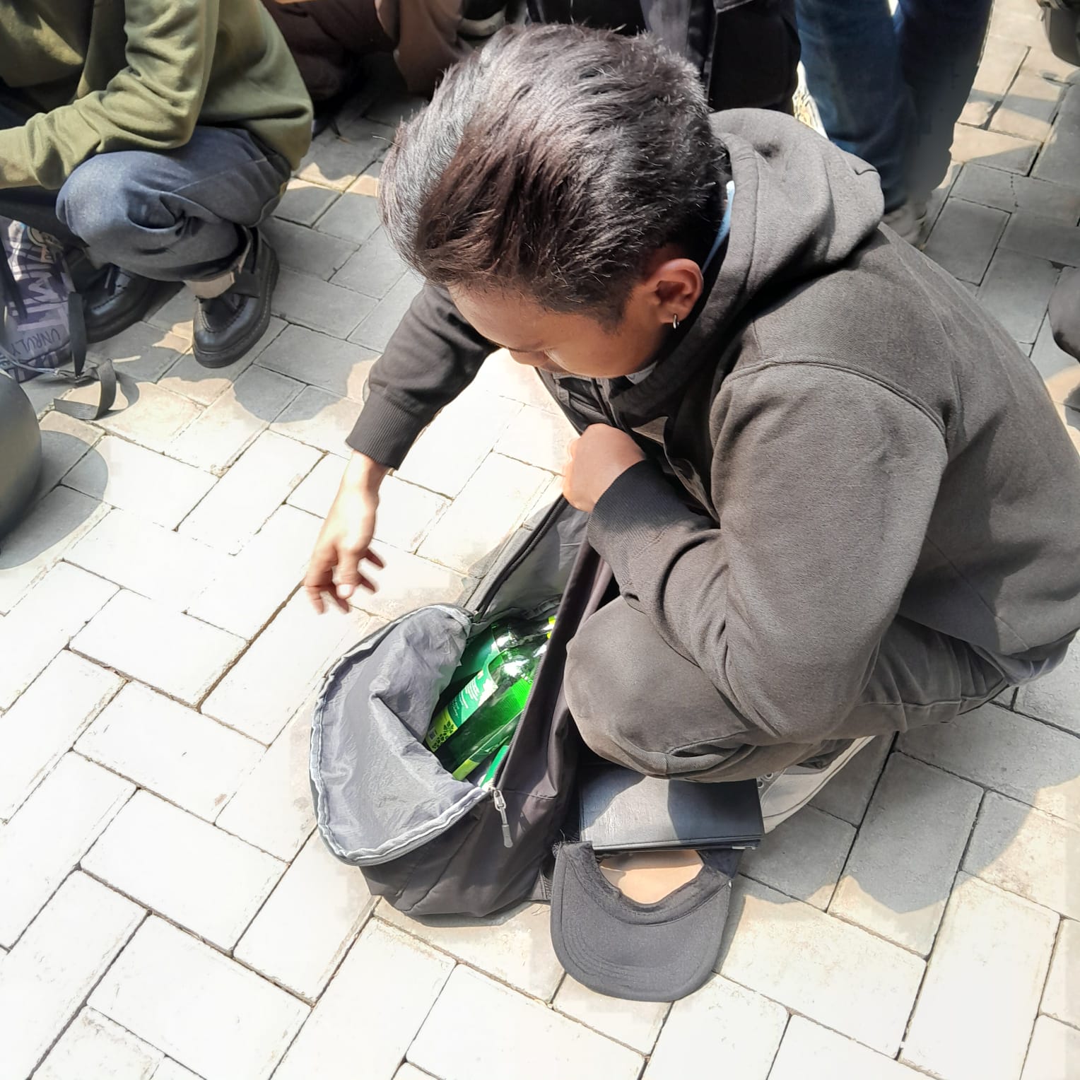 Terbongkar! Anarko Mabuk & Bawa Busur Panah Saat Mau Nyusup Demo Buruh