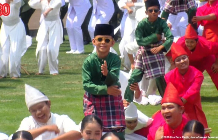 Tarian Pacu Jalur Meriahkan HUT RI Ke-80, Presiden Prabowo Ikut Bergoyang