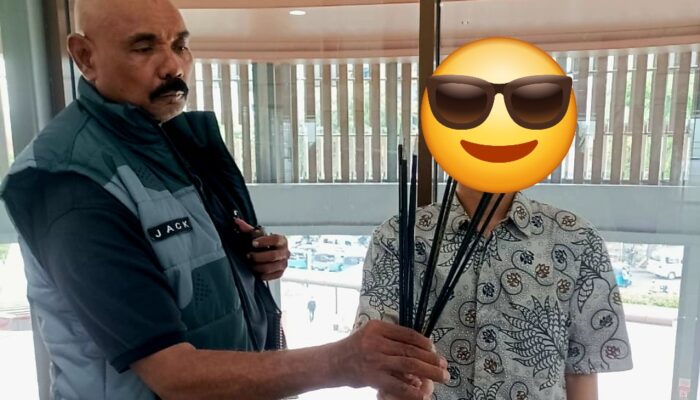Biadab! Pelajar Nekat Bawa Busur Panah untuk Susupi Demo Buruh di DPR