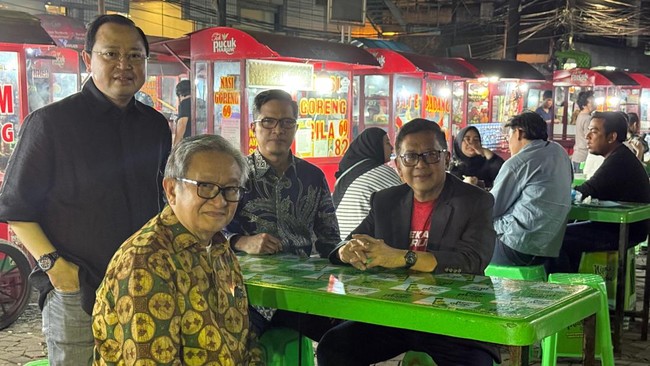 Sekjen PDIP Hasto Kristiyanto Bebas Usai Terima Amnesti, Langsung Santap Sate Padang di Menteng