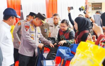 Kapolri Tinjau GPM di Kalbar, 310,25 Ton Beras SPHP Sudah Distribusikan