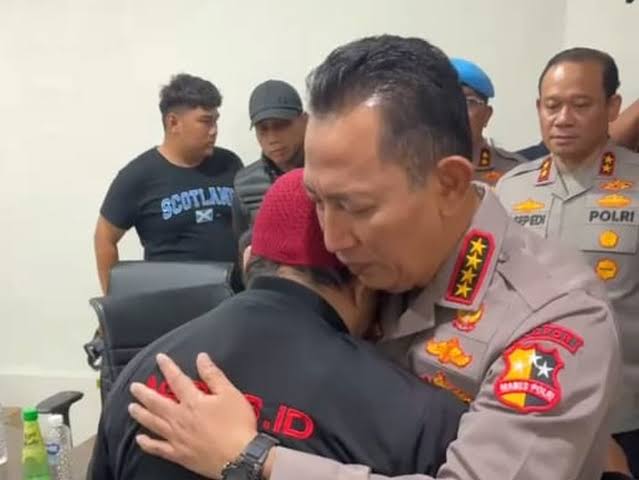 Haru di RSCM: Isak Tangis Warnai Pertemuan Kapolri dan Keluarga Korban Insiden Rantis Brimob