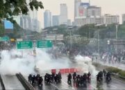 Joget-joget DPR di Tengah Kesulitan Rakyat: Polri yang Terjebak dalam Kerusuhan Massa