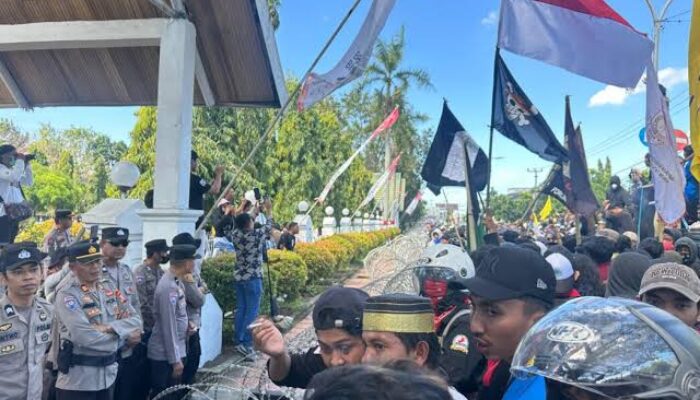 Diduga Ditunggangi Kelompok Anarko, Aksi Tolak Kenaikan PBB P2 di Bone Berujung Ricuh