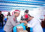 Wakapolri Komjen Dedi Serahkan Bansos untuk Lansia dan Biarawati di Semarang