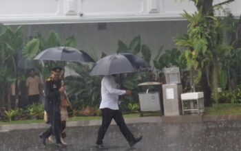 Reshuffle Kabinet: Mantan Wakapolri Ahmad Dofiri Beserta Istri Tiba di Istana 