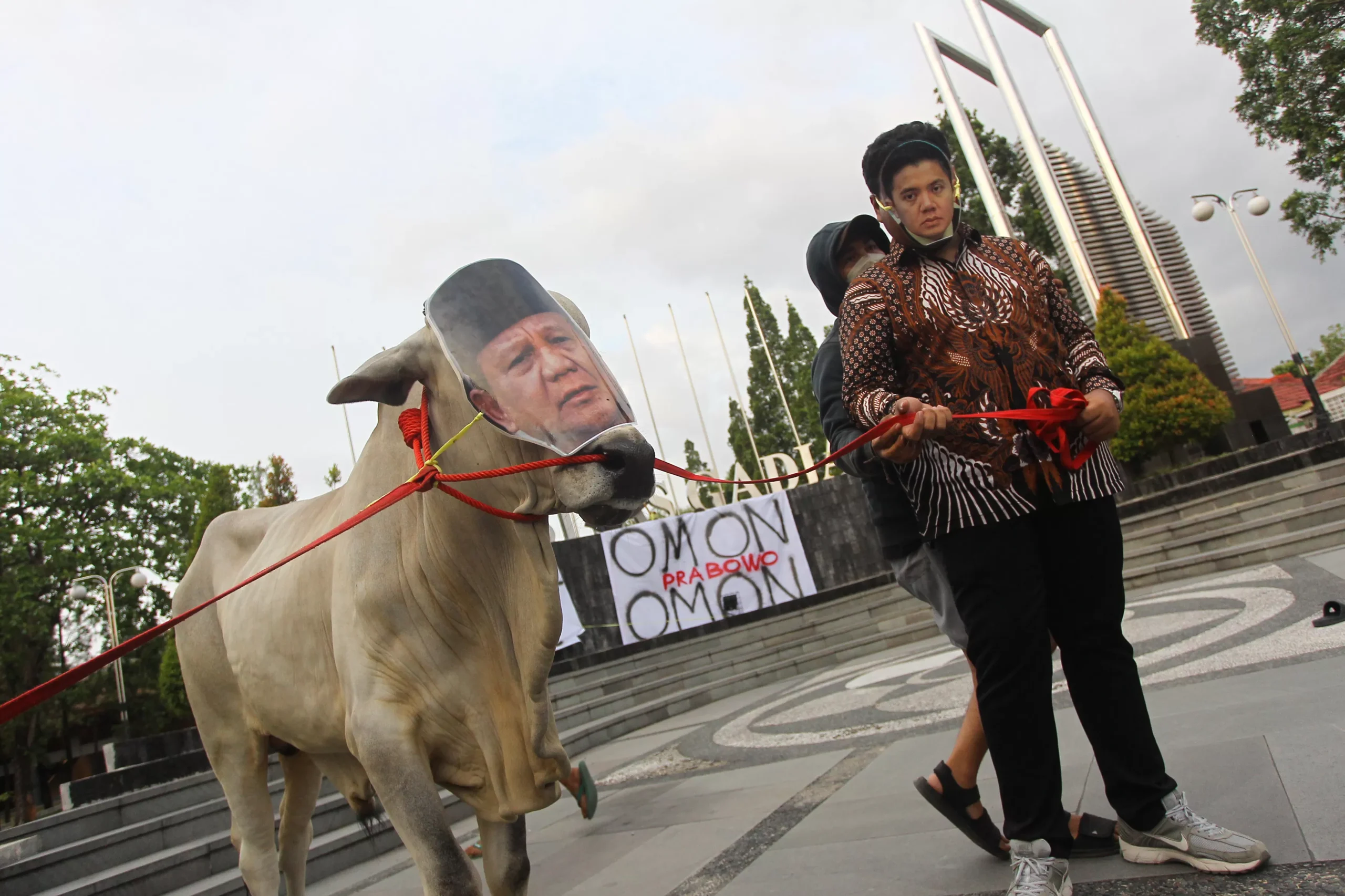 Aksi Satire BEM UGM Kritik Program MBG Dinilai Tak Beretika