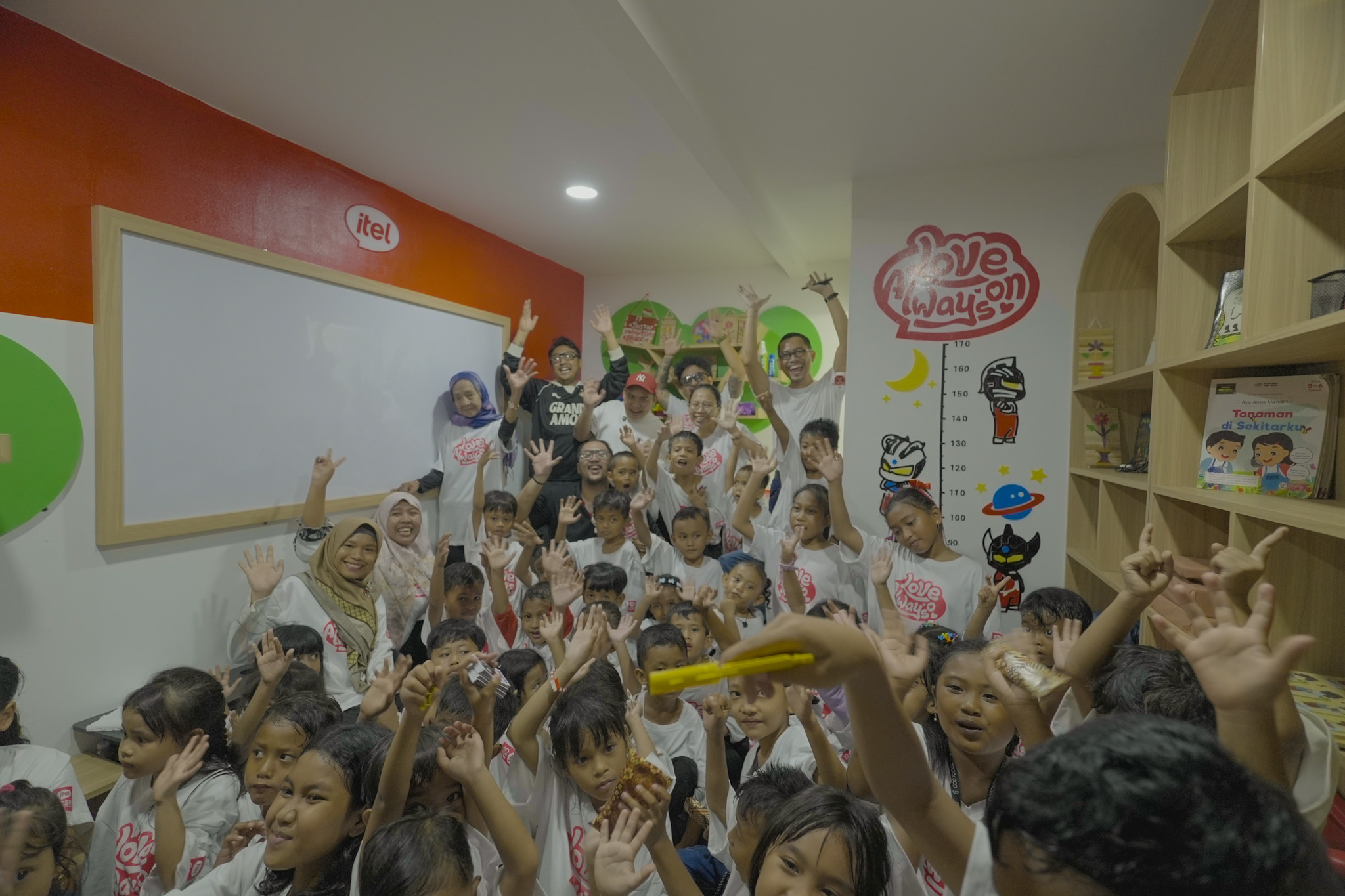Anak-anak Belajar Pakai Tablet Baru, Ini Cara itel Bantu Masa Depan Mereka