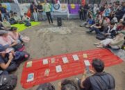 Aksi Damai ‘Piknik Nasional Rakyat’ di Depan DPR RI