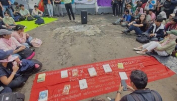 Aksi Damai ‘Piknik Nasional Rakyat’ di Depan DPR RI