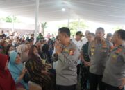 Polres Metro Jakbar Gelar Gerakan Pangan Murah dan Jumat Berkah, Warga Membludak Antusias
