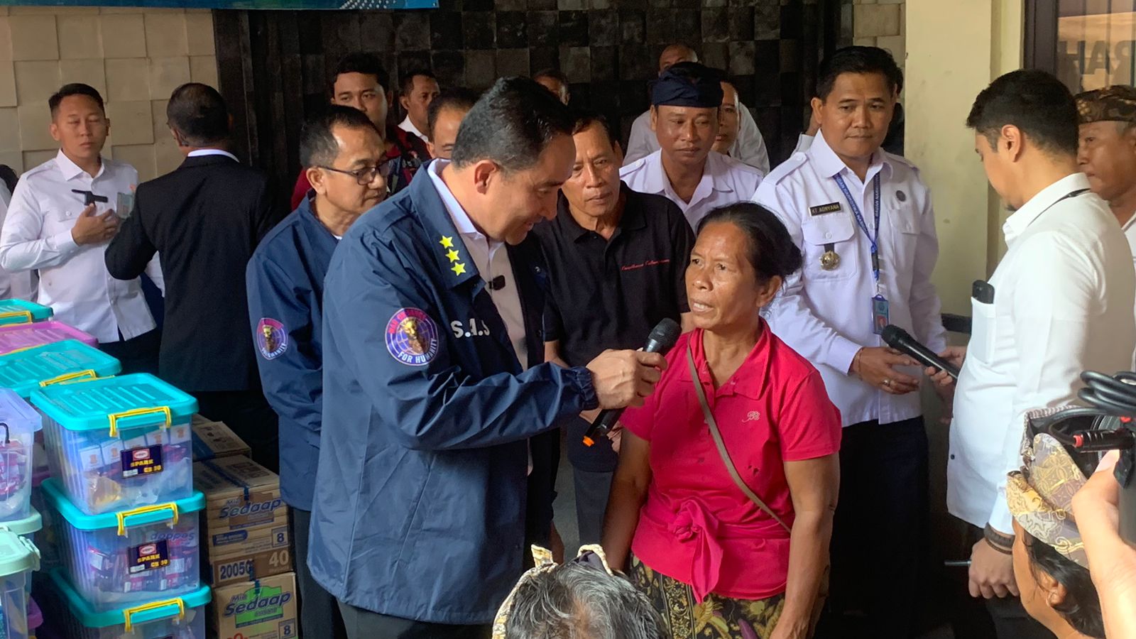BNN RI Distribusikan 2.000 Paket Bantuan Sembako untuk Warga Terdampak Banjir di Bali