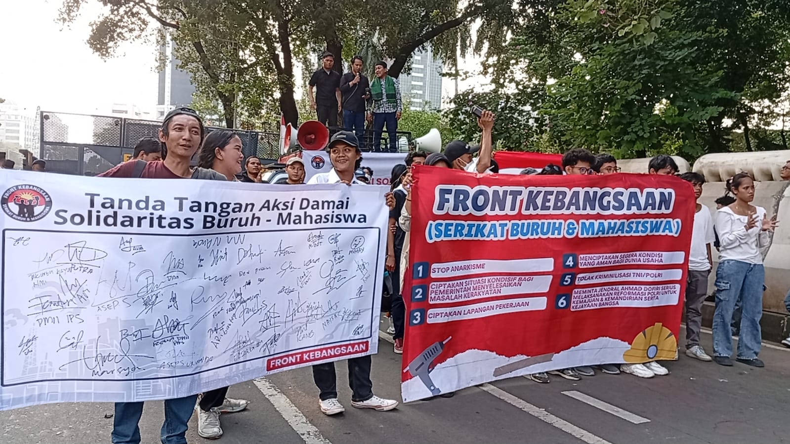 Suara Damai dari Patung Kuda: Front Kebangsaan Serukan Persatuan dan Reformasi Polri