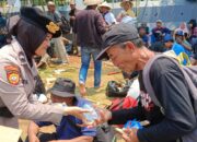 Harmoni Demokrasi: Polisi dan Petani Berdampingan di Jalanan
