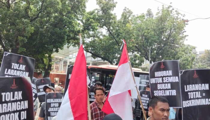 Digeruduk Massa, DPRD DKI Janji Libatkan KPJ Bahas Raperda Larangan Merokok di Tempat Hiburan Malam