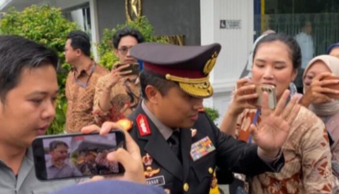 Reshuffle Kabinet: Wakapolri dan Kabareskrim Hadir di Istana Negara