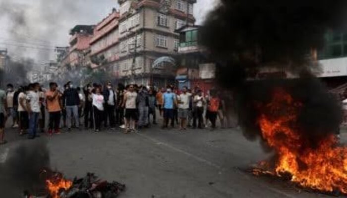 Terinspirasi Pemuda Indonesia, Ribuan Gen-Z Nepal Turun ke Jalan, Gedung DPR Dibakar