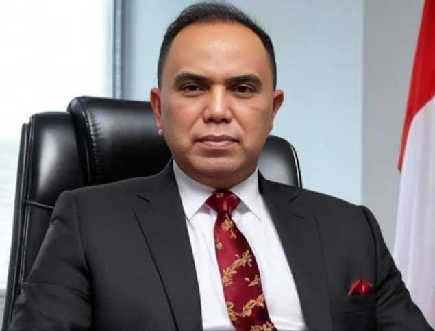 Menghujat Penyelamat, Menjilat Pengkhianat