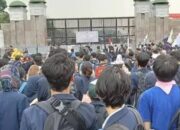 BEM Unpad Demo Bawa Misi 17+8 di DPR