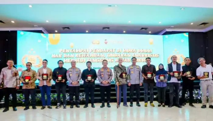 Rocky Gerung hingga Usman Hamid Hadiri Dialog Demokrasi Bareng Kapolri