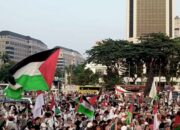10 Ribu Massa Long March ke Kedubes AS Serukan “Indonesia Melawan Genosida” untuk Palestina