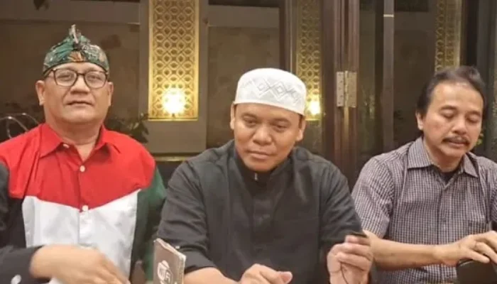 Acara Roy Suryo dkk di Malang Dibubarkan Massa