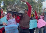 Aksi Pedagang Pasar Barito Tuntut Keadilan Usai Pembongkaran Kios
