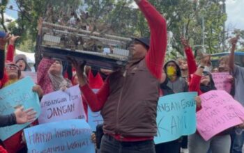 Aksi Pedagang Pasar Barito Tuntut Keadilan Usai Pembongkaran Kios