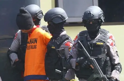 Densus 88 Tangkap 4 Pendukung ISIS di Sumbar dan Sumut