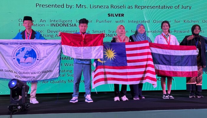 Siswa SMAN 1 Salatiga meraih medali perak Internasional pada Lomba Robotik Indonesia Inventors Day (IID) 2025