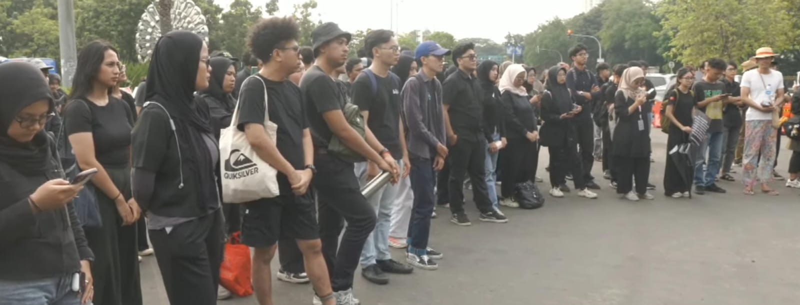 Terbakar Amarah Reformasi! Aksi Kamisan ke-881 di Monas Teriakkan: Kembalikan TNI ke Barak, Akhiri Impunitas!