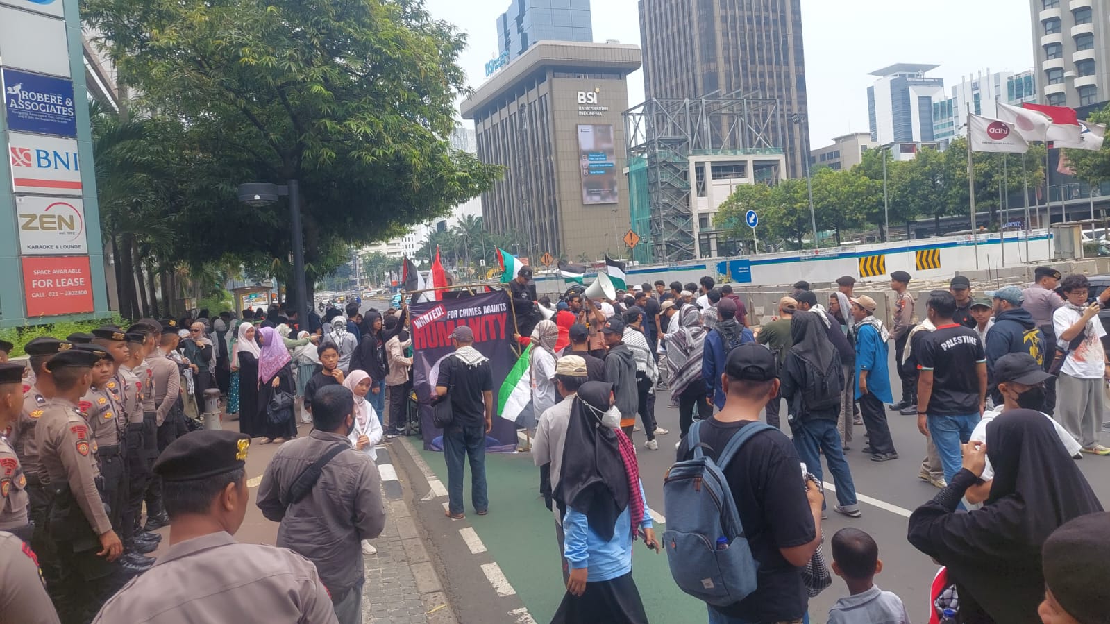 Ratusan Massa Gelar Aksi di Depan Kantor PBB Jakarta, Serukan Dukungan untuk Palestina dan Kecam Israel