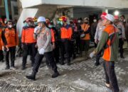 Hari ke-6, Nyawa Taruhannya! Samapta Polri & Tim SAR Berjuang di Reruntuhan Pesantren Al Khoziny