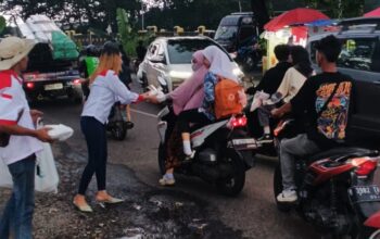 GAMIS Indonesia Wujudkan Ukhuwah dan Syukur Lewat Aksi 100 Nasi Kotak di Duren Sawit