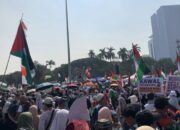 Masyarakat Tumpah di Patung Kuda Ikut Aksi Indonesia Melawan Genosida