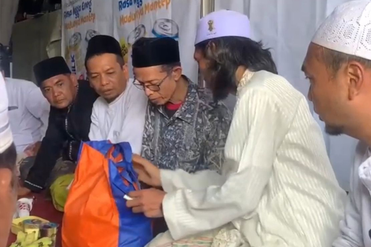 Orang Tua Korban Mushala Ambruk Serahkan Kembali Santunan ke Pesantren