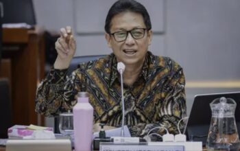 Menkes Bongkar Kelompok Antivaksin dan Isu Halal Hambat Imunisasi