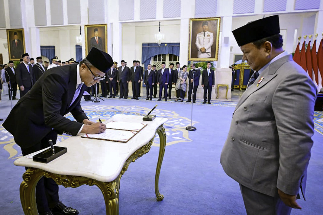 Presiden Prabowo Lantik Kepala dan Wakil Kepala BP BUMN di Istana Negara