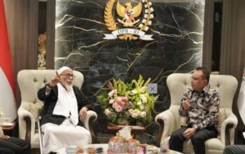 Wakil Ketua DPR Terima Kunjungan Abu Bakar Ba’asyir, Bahas Umat dan Keutuhan NKRI